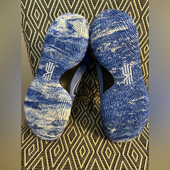Nike Kyrie Flytrap IV men's basketball sneakers - Picture 5 of 7